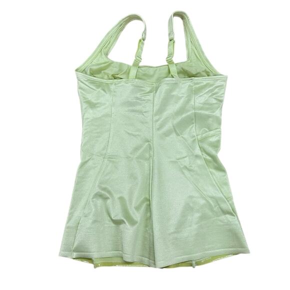 Brand New Ruby Ribbon Sculpt Women's Size 38 White Cami with Threads and Pocket - Picture 2 of 8